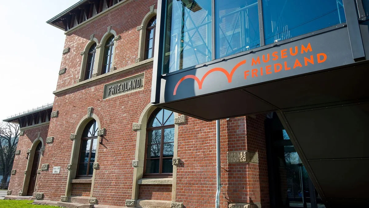 Eröffnung verschoben: Nach Hinweis auf Hamas-Symbol: Museum prüft Ausstellung neu