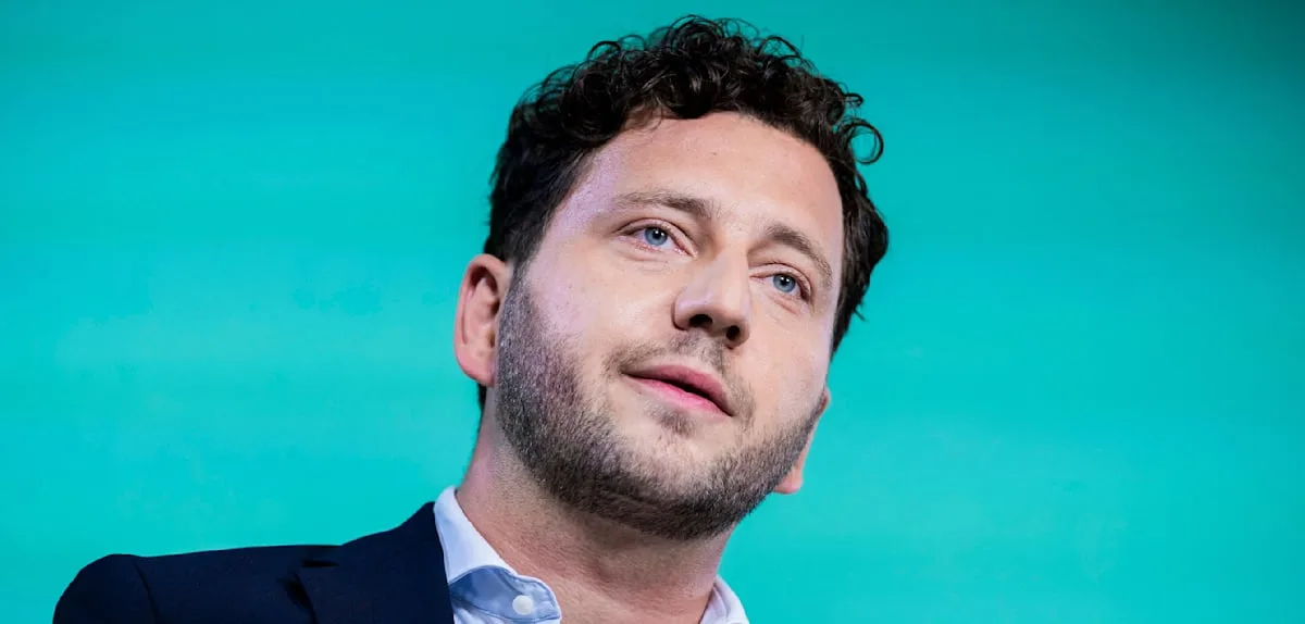 Wenn die „Pali-Tuch“-Fraktion Grünen-Chef Banaszak anbrüllt