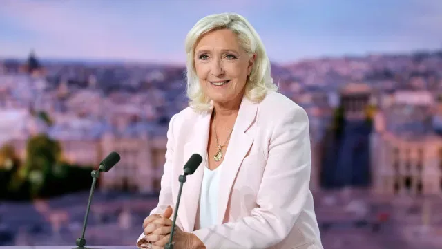 Cerca de 30 candidatos na corrida ao Eliseu. Le Pen lidera sondagens