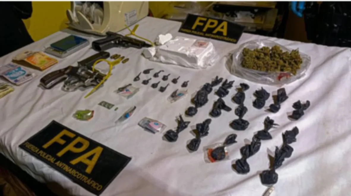 Desarticularon 10 puntos de venta de drogas en Córdoba y detuvieron a 24 personas