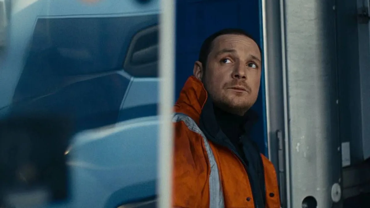 Premières images : une histoire d'amour entre deux chauffeurs routiers, c'est la pépite Du fioul dans les artères !