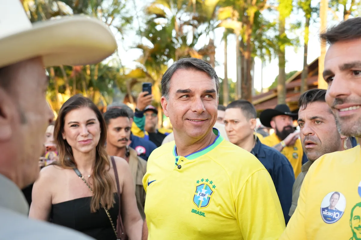 Flávio encosta em Lula no 1º turno, indica Nexus