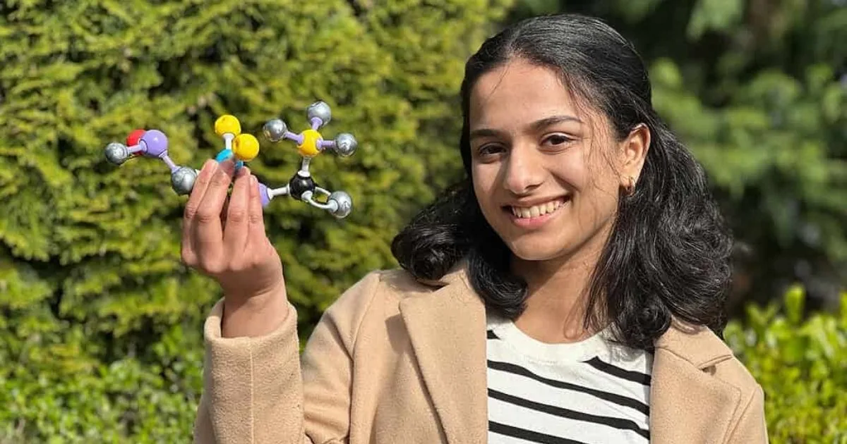 Estudante de 18 anos inventa plástico biodegradável que ‘devora’ microplásticos e faz história ao ganhar prêmio europeu com tecnologia que pode ajudar a reduzir a poluição