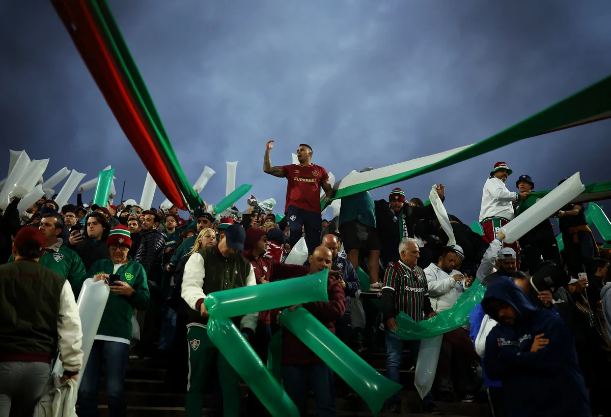 Torcida do Fluminense esgota ingressos para volta da semifinal contra o Palmeiras