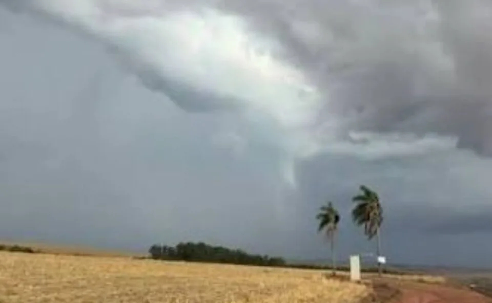 Paraná chega a 13 tornados em 2026 após fenômeno ser confirmado no interior do estado