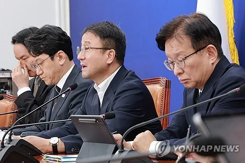 與 "조희대 책임묻겠다" 사퇴 압박 지속…탄핵추진엔 신중 기류