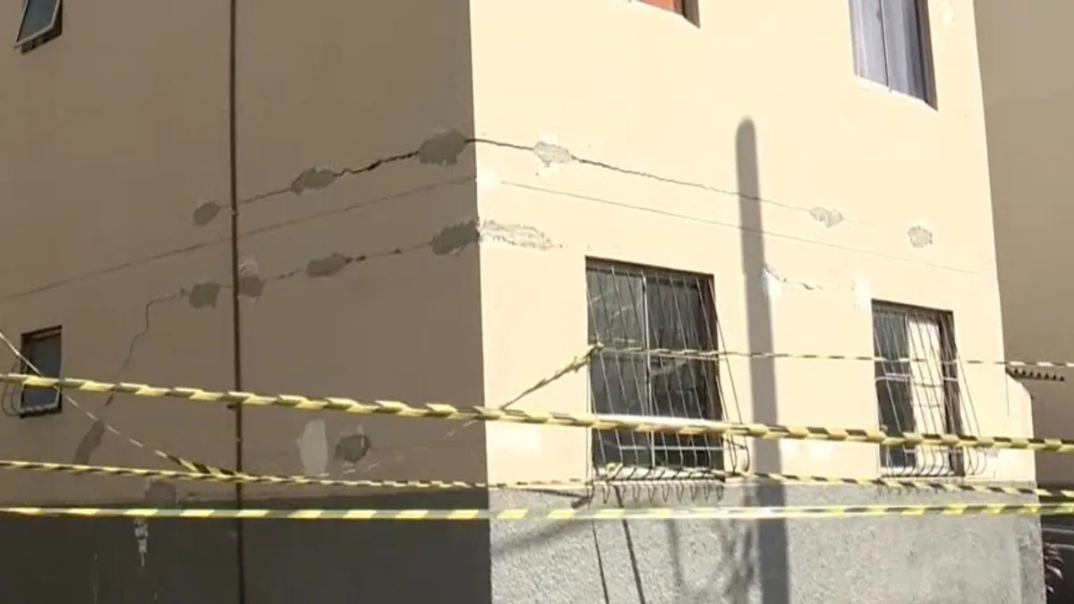 Risco de colapso interdita prédio e obriga 16 famílias a deixar apartamentos em Vila Velha