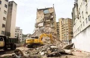 Culmina demolición controlada del edificio Moisés en San Bernardino
