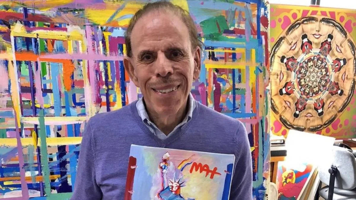 Morre aos 88 anos Peter Max, artista que retratou Beatles e ajudou a definir a estética psicodélica dos anos 1960