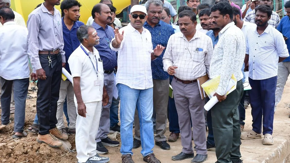 GCC Commissioner inspects flood preparedness works; NDRF personnel demonstrate emergency rescue measures