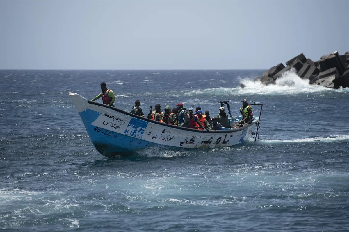 Mauritania rescata frente a sus costas a más de 160 migrantes en una embarcación que partió de Gambia