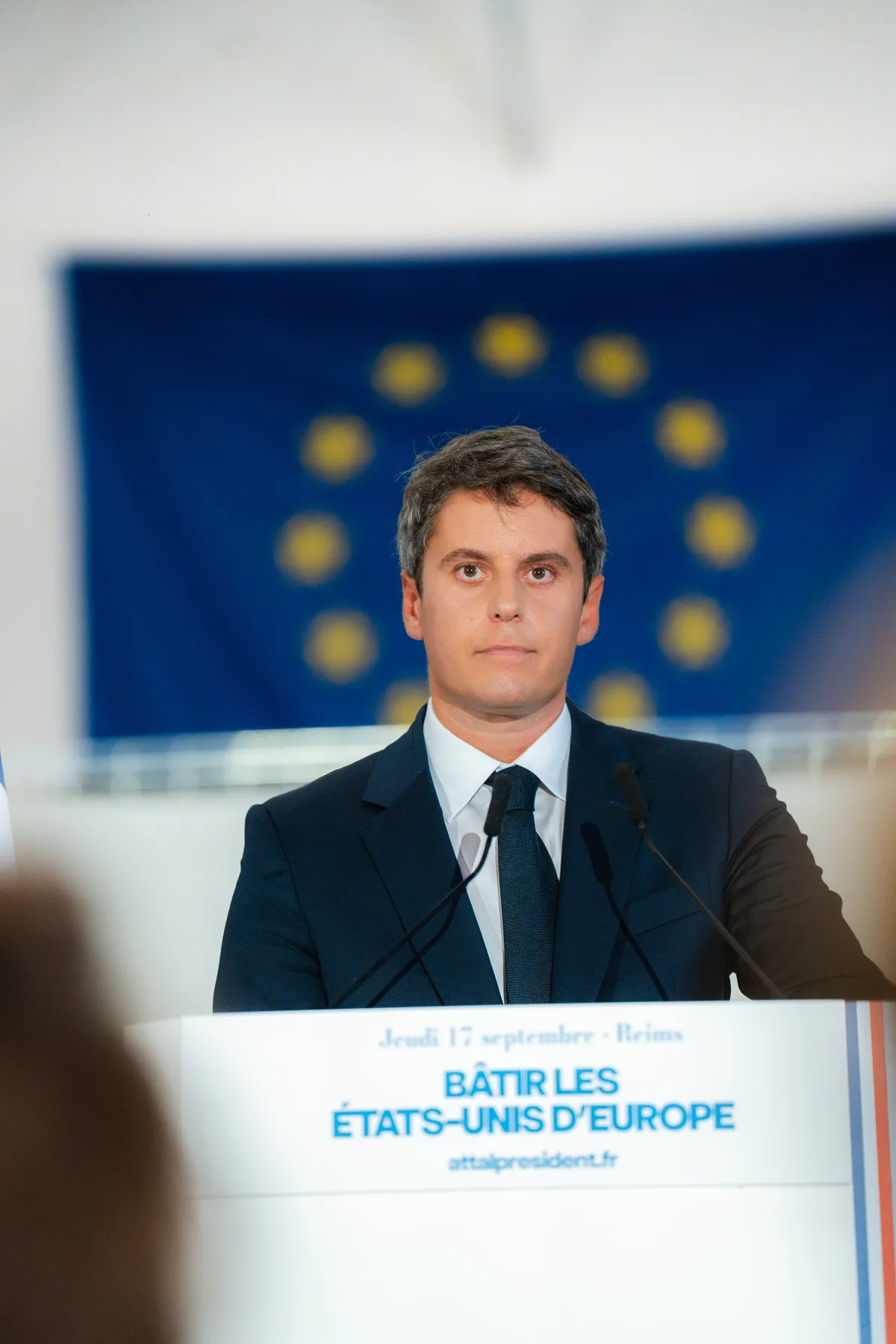 États-Unis d’Europe : Gabriel Attal enfile la soutane pour tenter de ressusciter sa campagne