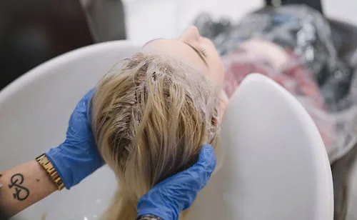 Cómo cuidar el cabello teñido para que dure más