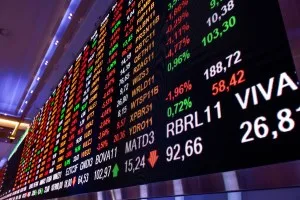 UBS vê Brasil operando sob influência de 3 forças poderosas e segue cautela com ações