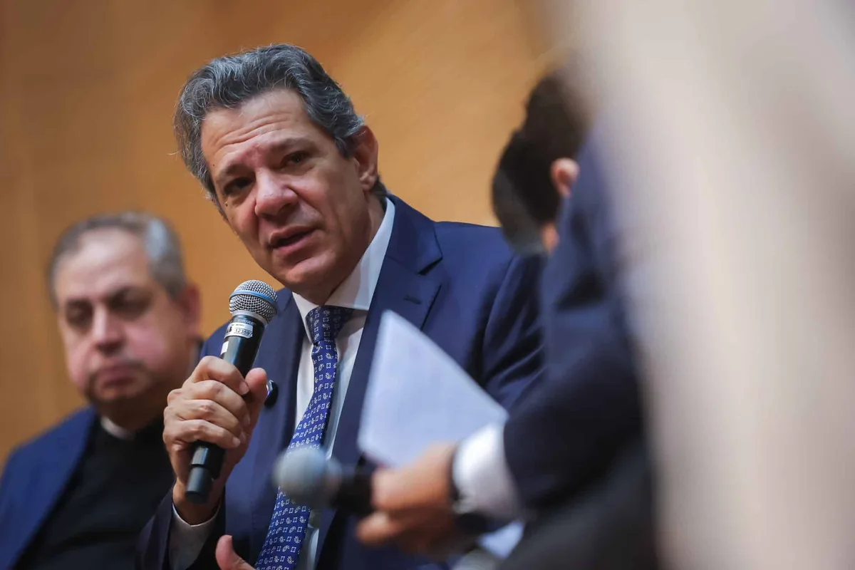Haddad relata abordagem ‘fora do padrão’ da PM e quer explicações de Tarcísio de Freitas
