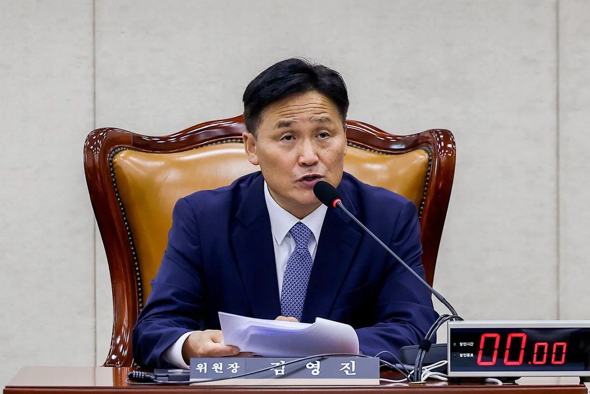 與 김영진 “단일종목 레버리지 ETF 도입한 사람들 그냥 넘어가면 안 돼”