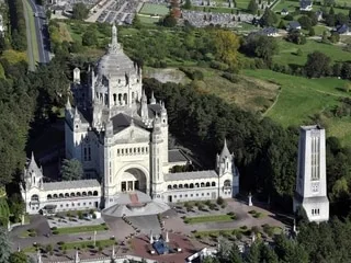 À Lisieux, les pèlerins se réjouissent de la venue du pape en France, qui ne fera pas étape auprès de Sainte Thérèse