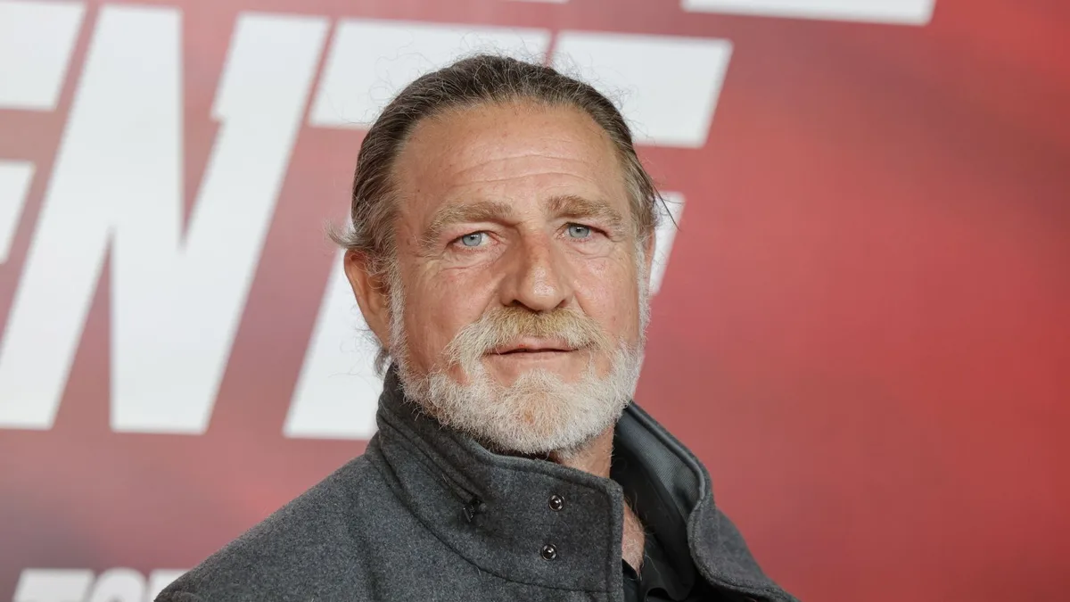 Juanjo Artero, 61 años: "Mi padre fue el cirujano que cerró los ojos a Franco y mi madre llevaba el peso de la familia en casa"