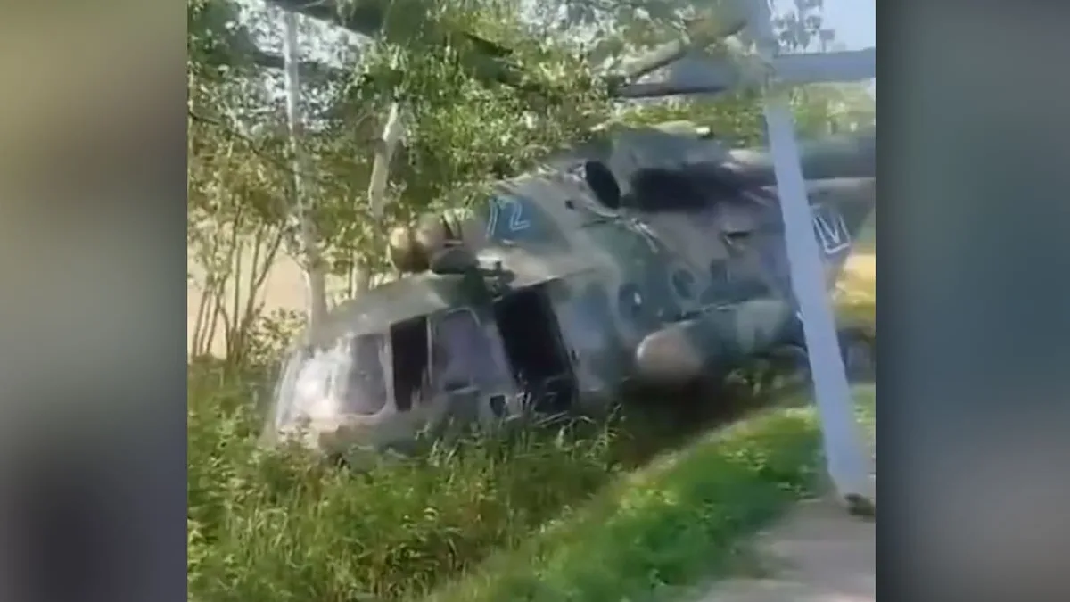 Notlandung in Russland - Hubschrauber kracht in Straßengraben