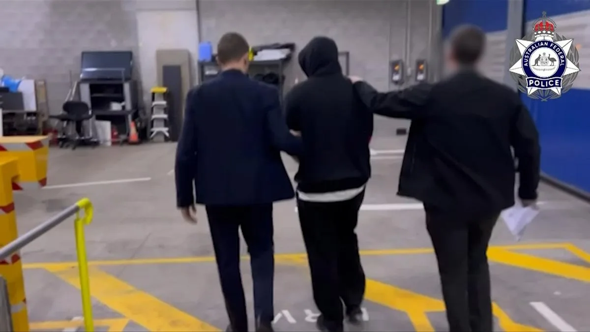 Russian-Australian man accused of passing Ukrainian military information to Russian intelligence arrested in Brisbane