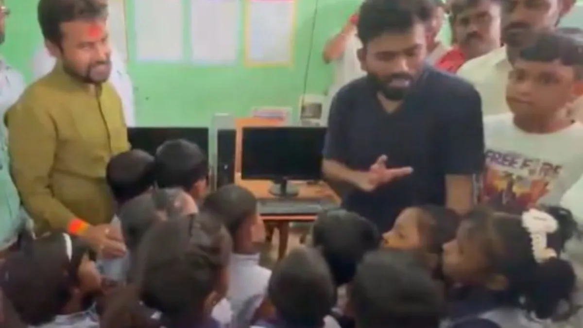 Abhijeet Dipke’s ‘School Thik Karo’ drive brings first computer to his village school