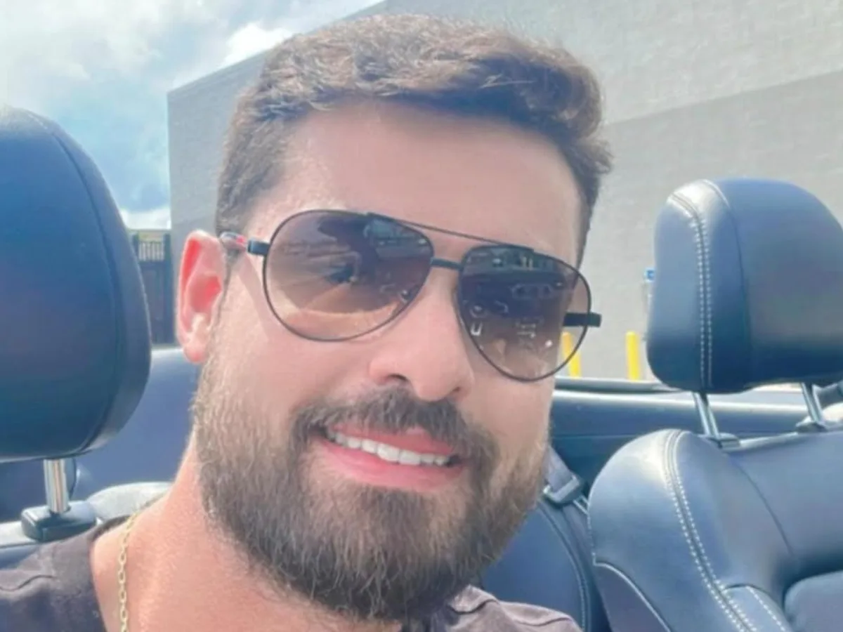 Corpo de empresário de 32 anos que morreu após doença rara chega ao AC; enterro ocorre neste domingo (16)