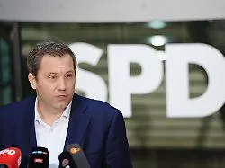 SPD-Chef lässt Kandidatur offen: Klingbeil: Parteitag wird zum Jahreswechsel gesamte SPD-Spitze neu wählen