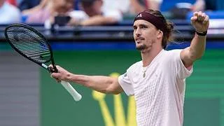 Zverev muestra jerarquía de No. 1 y sobrevive a una batalla épica ante Bublik en Shanghái