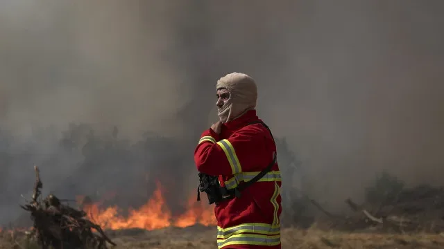Incêndios deflagram a Norte e há 5 bombeiros assistidos: O balanço