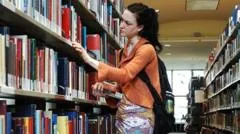 Por que empresas de IA estão destruindo milhares de livros antigos ao redor do mundo