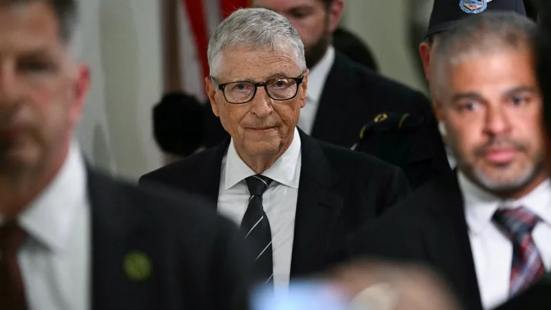 "Le monde entier suivrait": Bill Gates veut rencontrer Xi Jinping pour le convaincre de dialoguer et coopérer face aux risques de l’IA et établit une "priorité mondiale absolue"