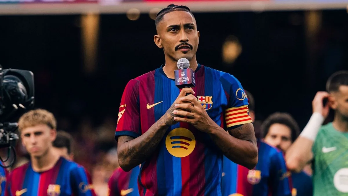 Capitão do Barcelona, Raphinha se manifesta após título da Espanha e fracasso do Brasil na Copa: ‘Devem se orgulhar’