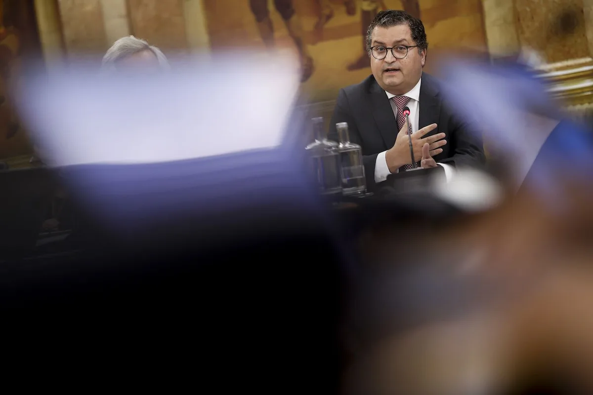 Miranda Sarmento justifica contradição sobre combustíveis