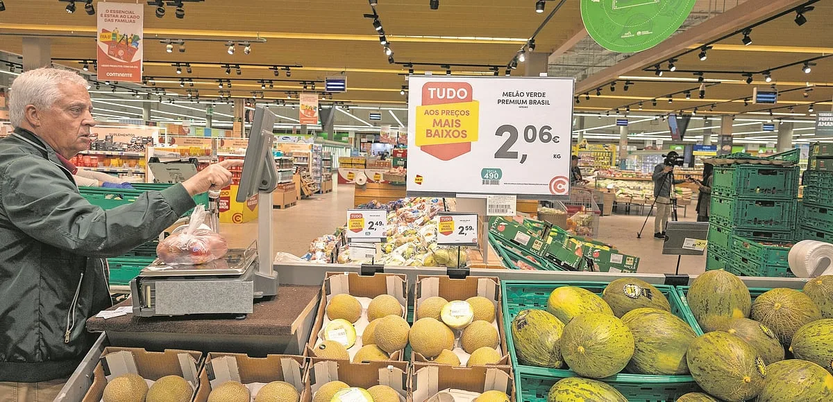 Cabaz alimentar desce para 255,97 euros após três subidas consecutivas