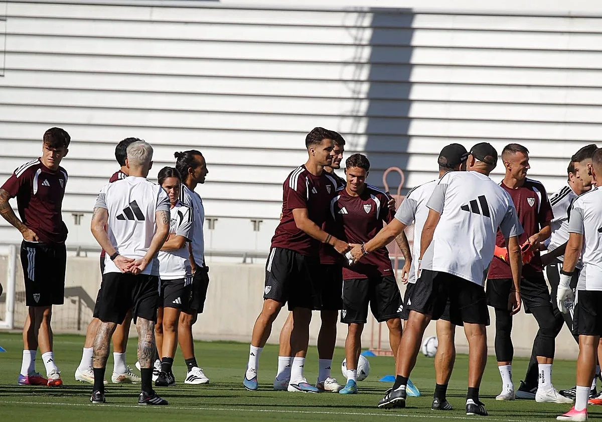 Cardoso, novedad en el entrenamiento del Sevilla FC del que siguen fuera Sangante y Vargas