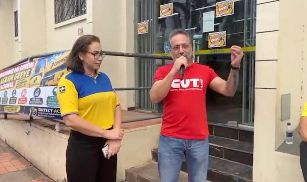 Trabalhadores dos Correios fazem ato público em Rio Branco durante greve nacional