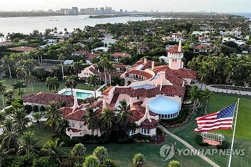 트럼프 퇴임후도 자택 상공 비행제한…美항공당국 영구화 추진
