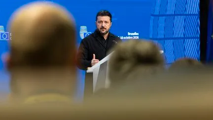 Volodymyr Zelensky s'entretient avec des émissaires de Donald Trump pour apaiser les tensions avec Washington et annonce la reprise du partage de renseignements