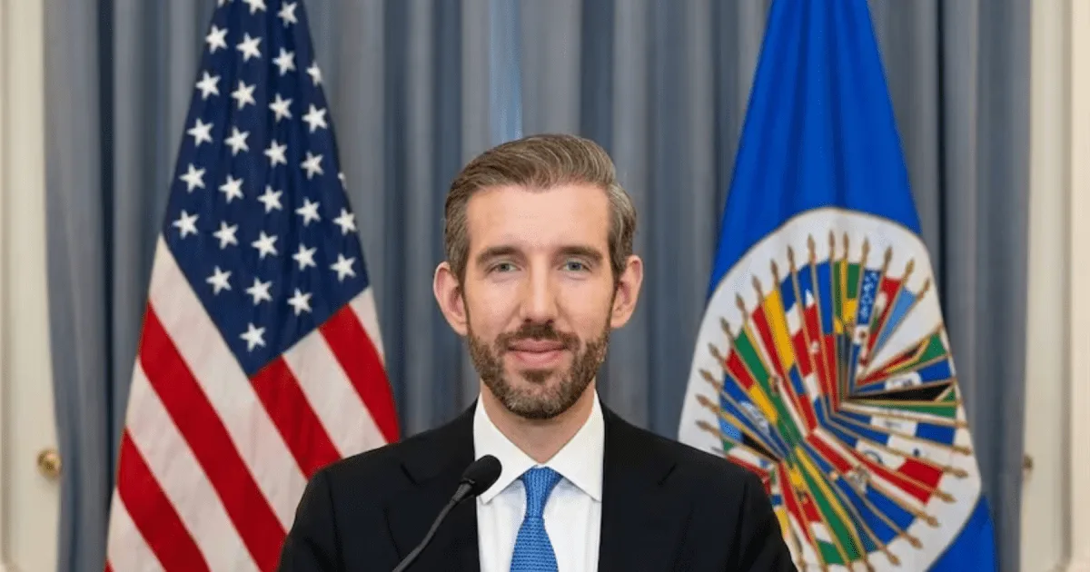 Quién es el hijo de dos argentinos que tiene un cargo clave para Latinoamérica en el gobierno de Estados Unidos
