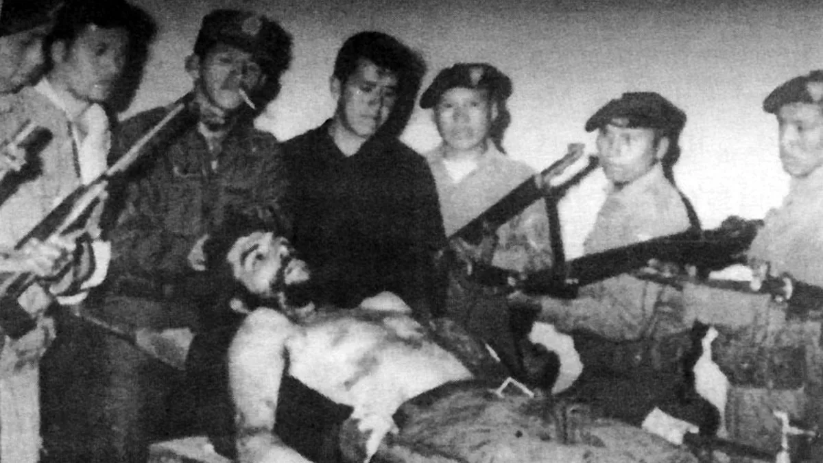 El cadáver de los ojos abiertos: la ejecución y el destino final del Che Guevara