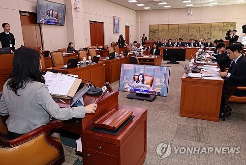 "윤두현은 알박기 인사"·"황교익은 보은인사"…문체위 설전