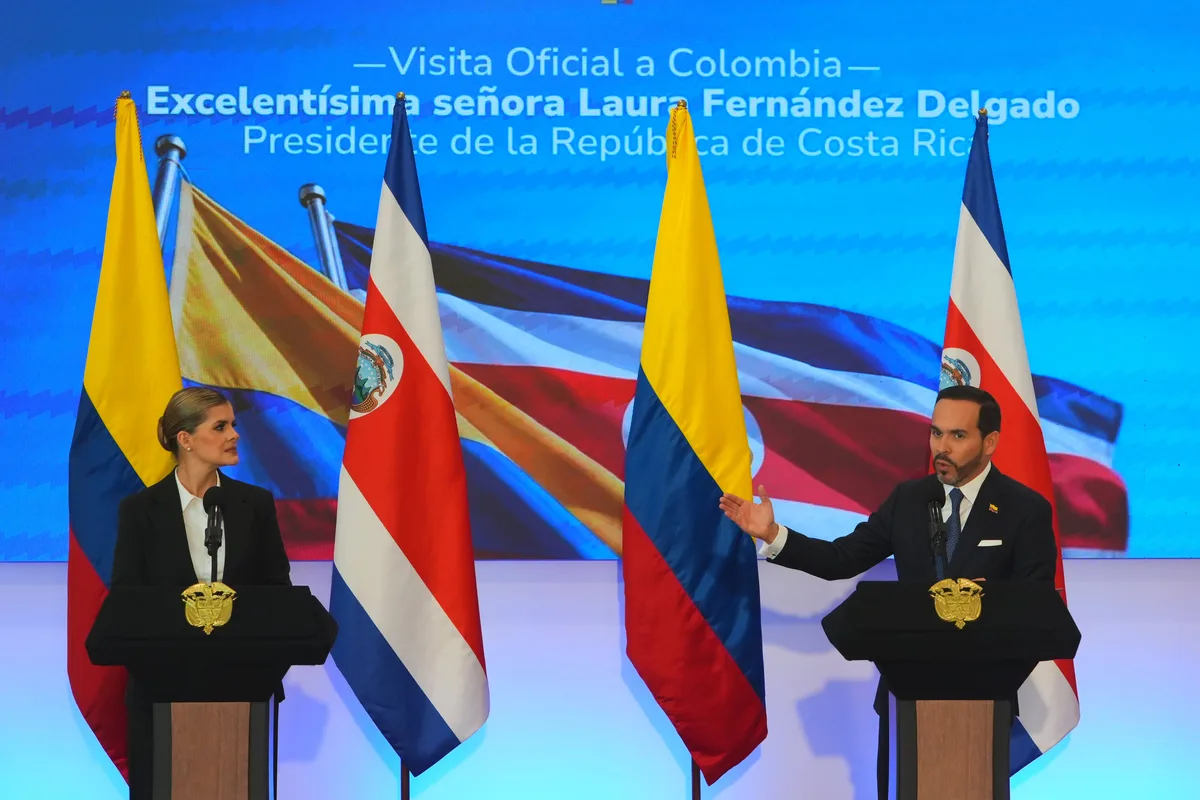 Presidenta de Costa Rica le respondió a Abelardo de la Espriella sobre redes criminales expulsadas de Colombia: “No significa que vaya a recibir la basura que usted está limpiando”