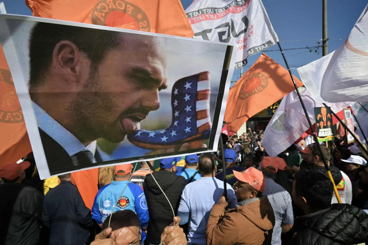 Foragido nos EUA, Eduardo Bolsonaro enfrenta novo julgamento no STF