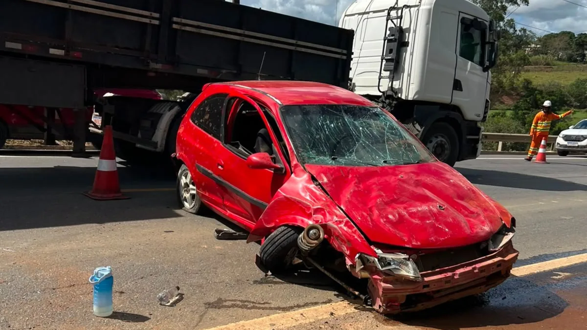 Motorista sai de carro após acidente e morre atropelado por carreta na BR 101