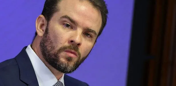 Durigan diz que trava dos combustíveis não afeta saúde e educação