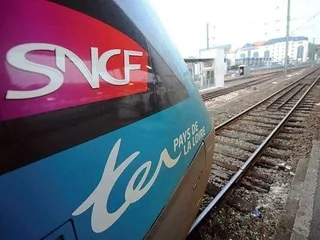 La foudre frappe une caténaire : le trafic ferroviaire perturbé entre Laval, Le Mans et Rennes