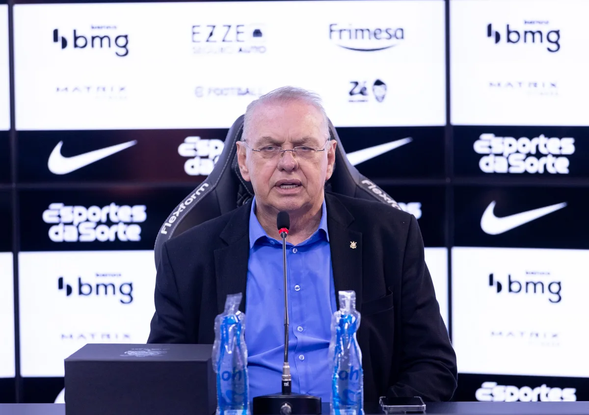 Presidente do Corinthians diz que novos contratos de atletas proíbem manifestação política no clube