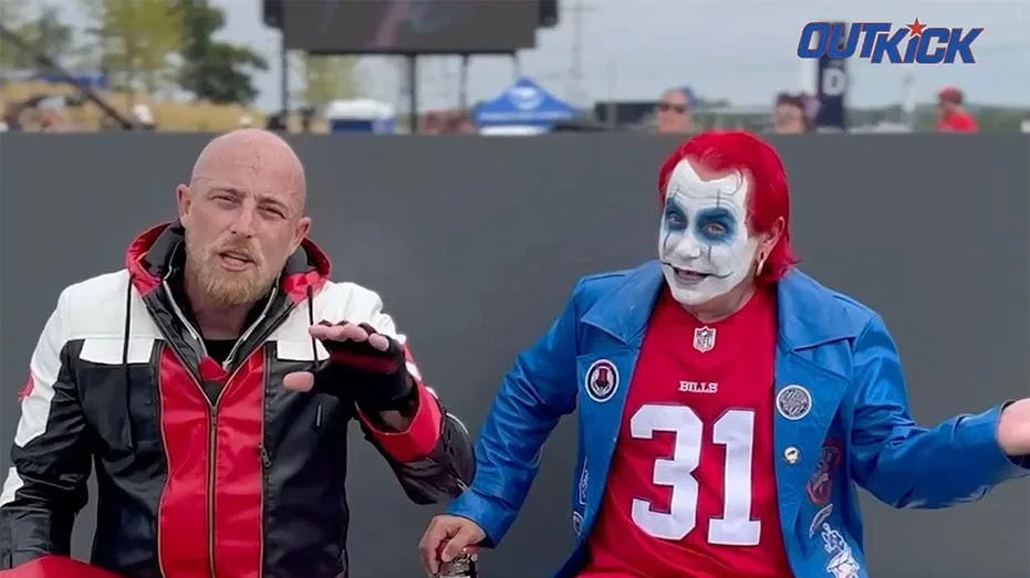 Bills superfan defends OJ Simpson's football legacy after team leaves Juice off its Wall of Fame