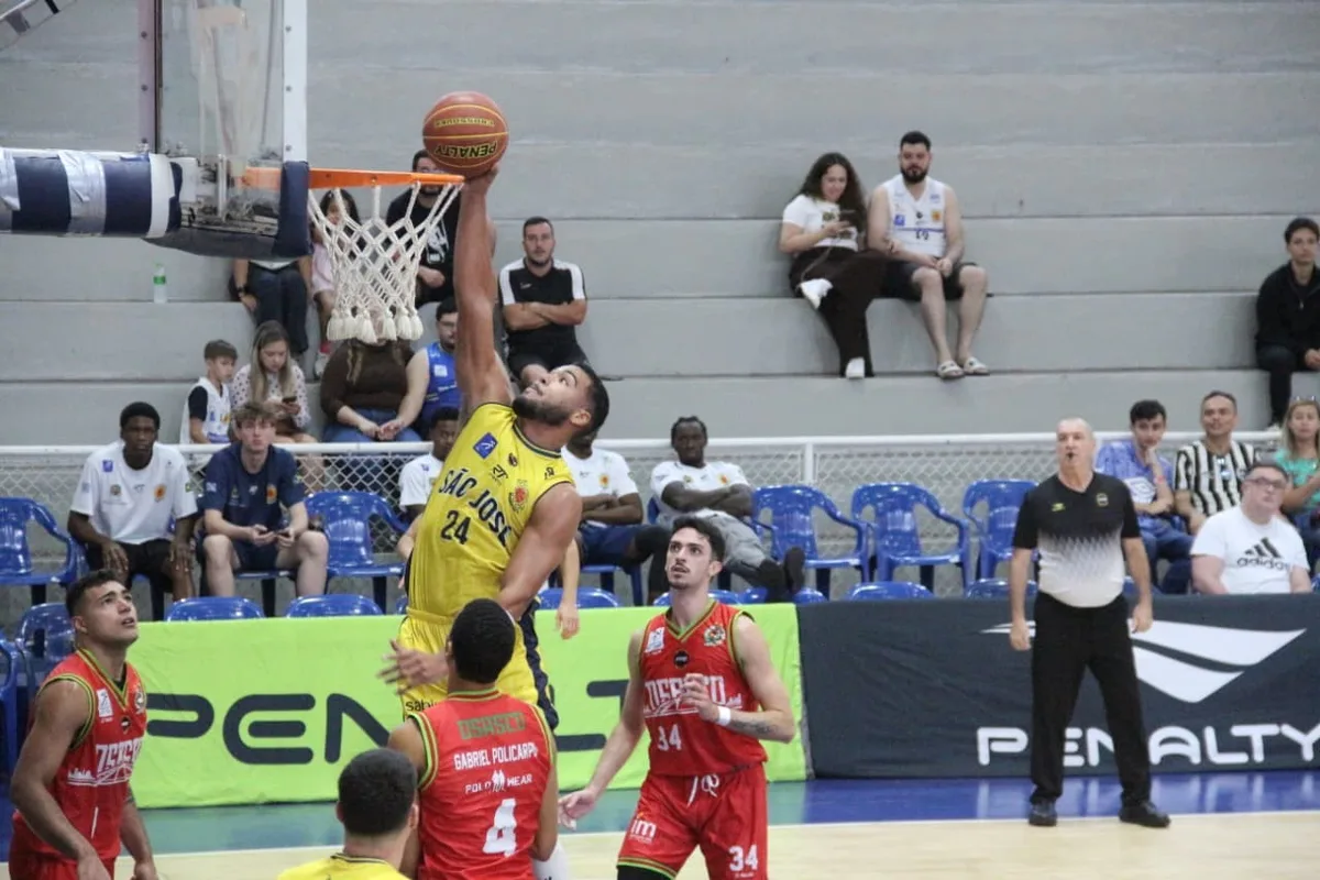 Com placar centenário e diferença de quase 70 pontos, São José vence Osasco pelo Paulista de Basquete