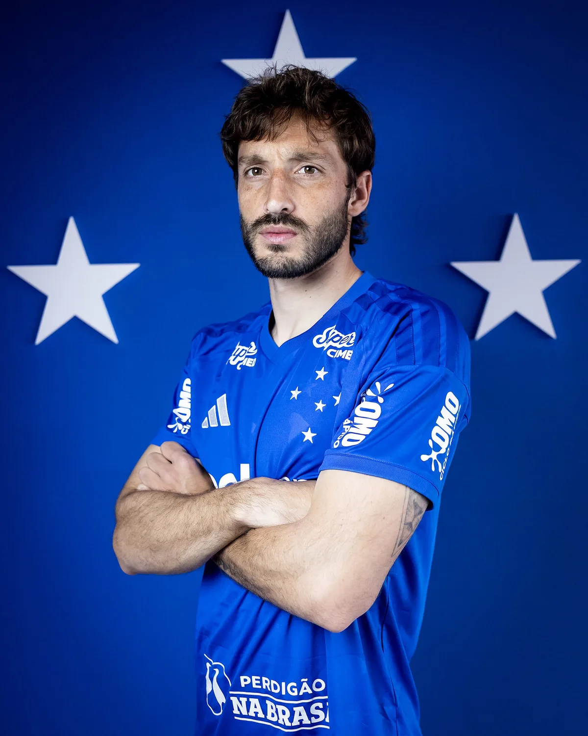 Volante desfalca treino do Cruzeiro por dores na panturrilha e passa por exames; reforço vai a campo